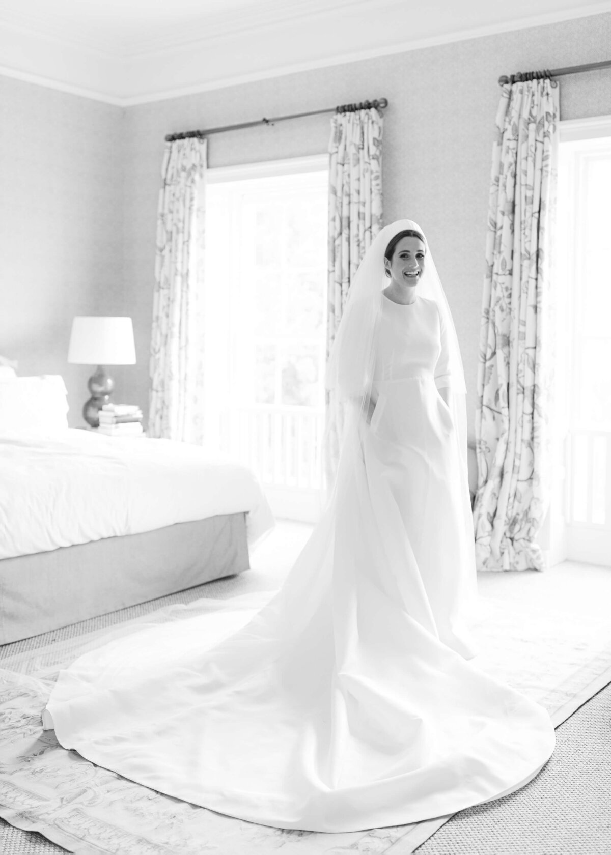 chloe-winstanley-weddings-suzannah-bride-portrait-black-white