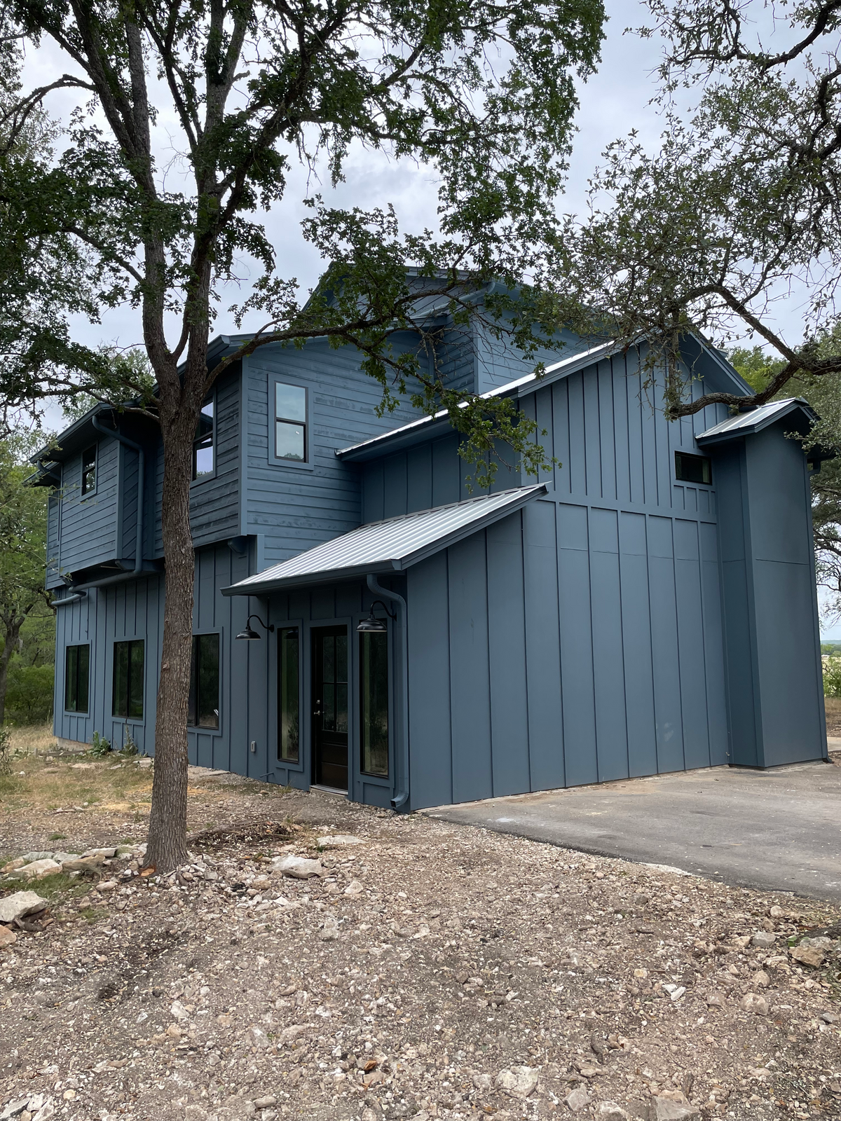 dusti j design back exterior blue