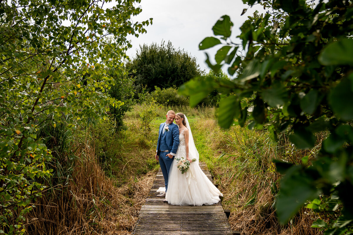 Trouwen in Twente, Twente, Westerhaar, Oost Nederland, liefde, echt, tijdloos, Bruiloft, trouwreportage, bruidsfotograaf, trouwfotograaf, rust, Twenterand, De fotograaf van Twente, Schipper, Juliantien, Juliantien fotografie, Groningen, trouwn in groningen