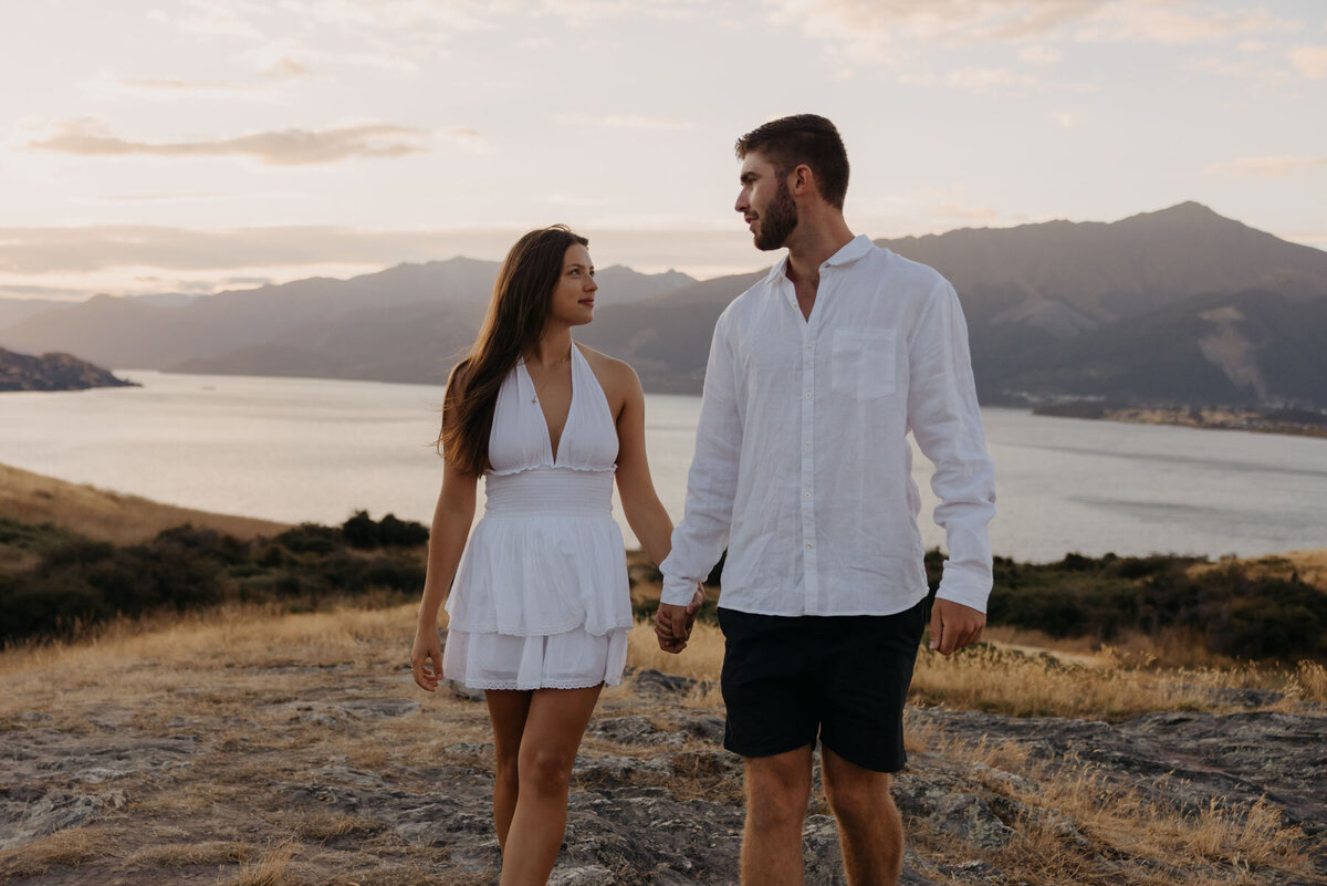 Queenstown couple photographer, couple photo session at Jacks Point