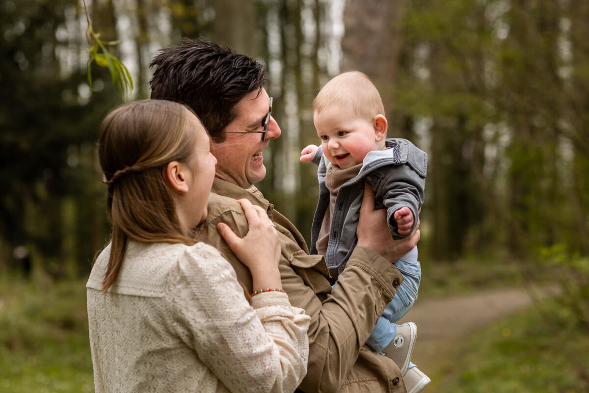 gezinsfoto park Vaeshartelt ouders met baby