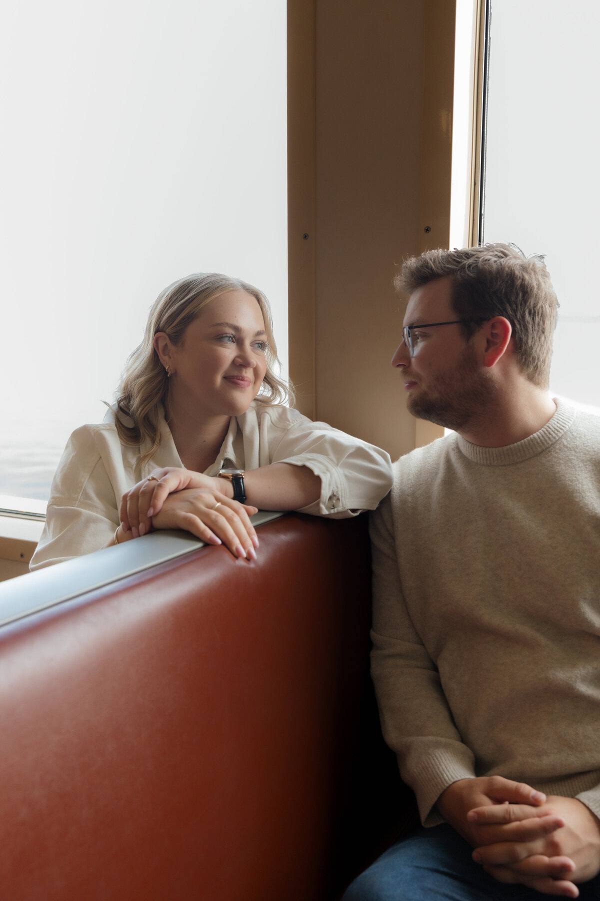 SeattleFerryCouplesPhotography77