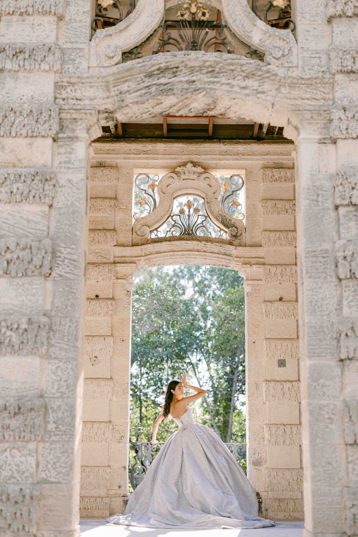 bride-in-a-ballgown-at-an-italian-estate-summer-wedding