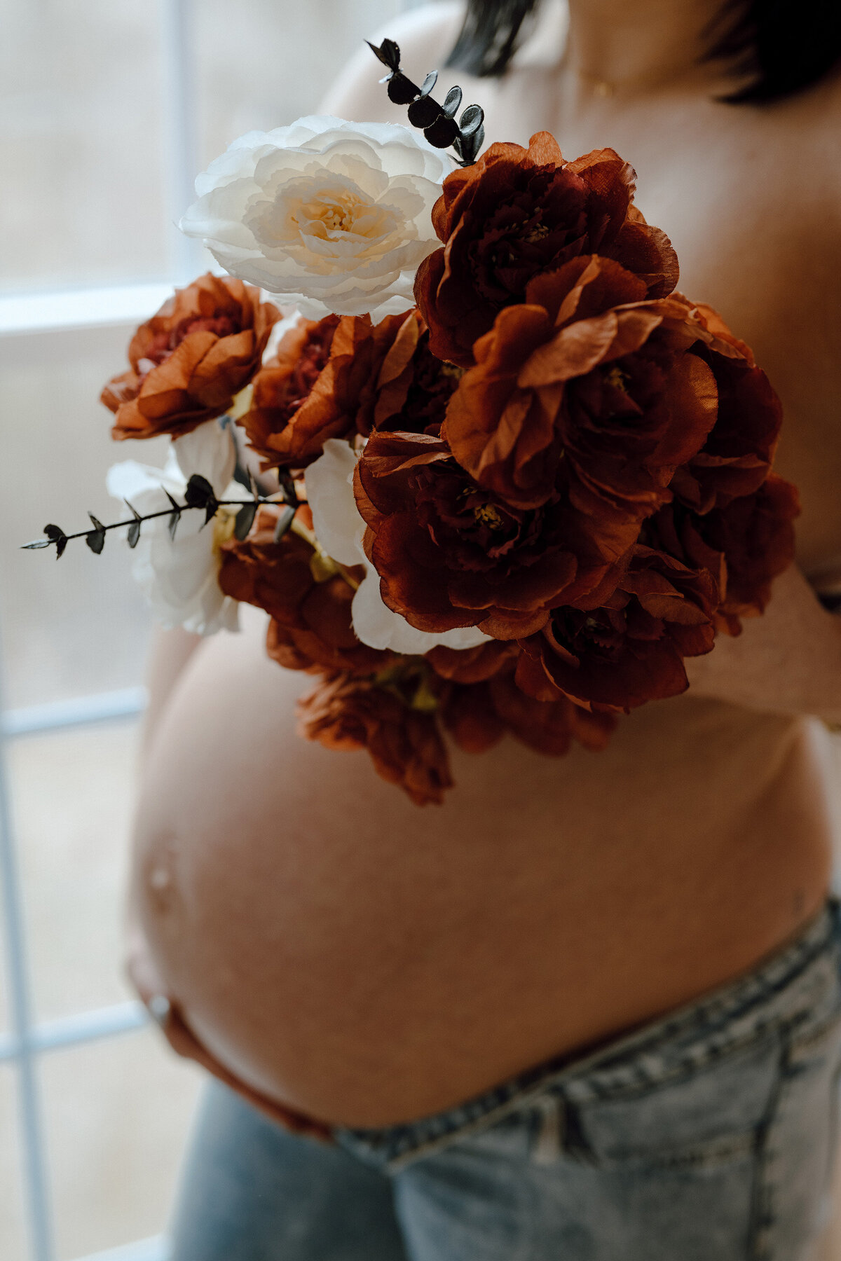 Mother-to-be holding a bouquet of flowers 
