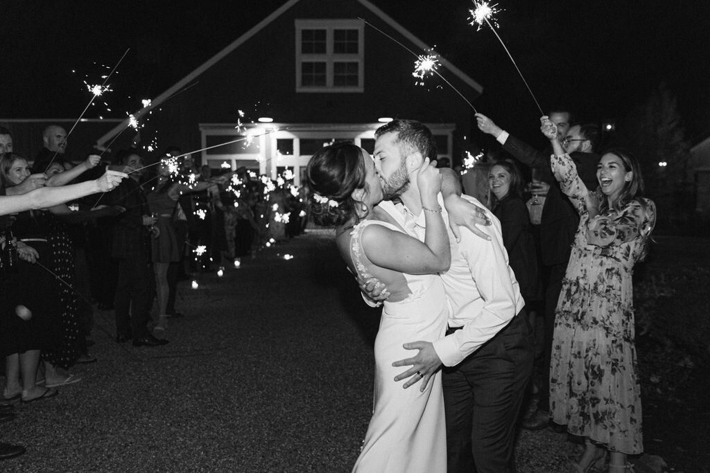 sparkler-exit-kiss-wedding-venue-upstate