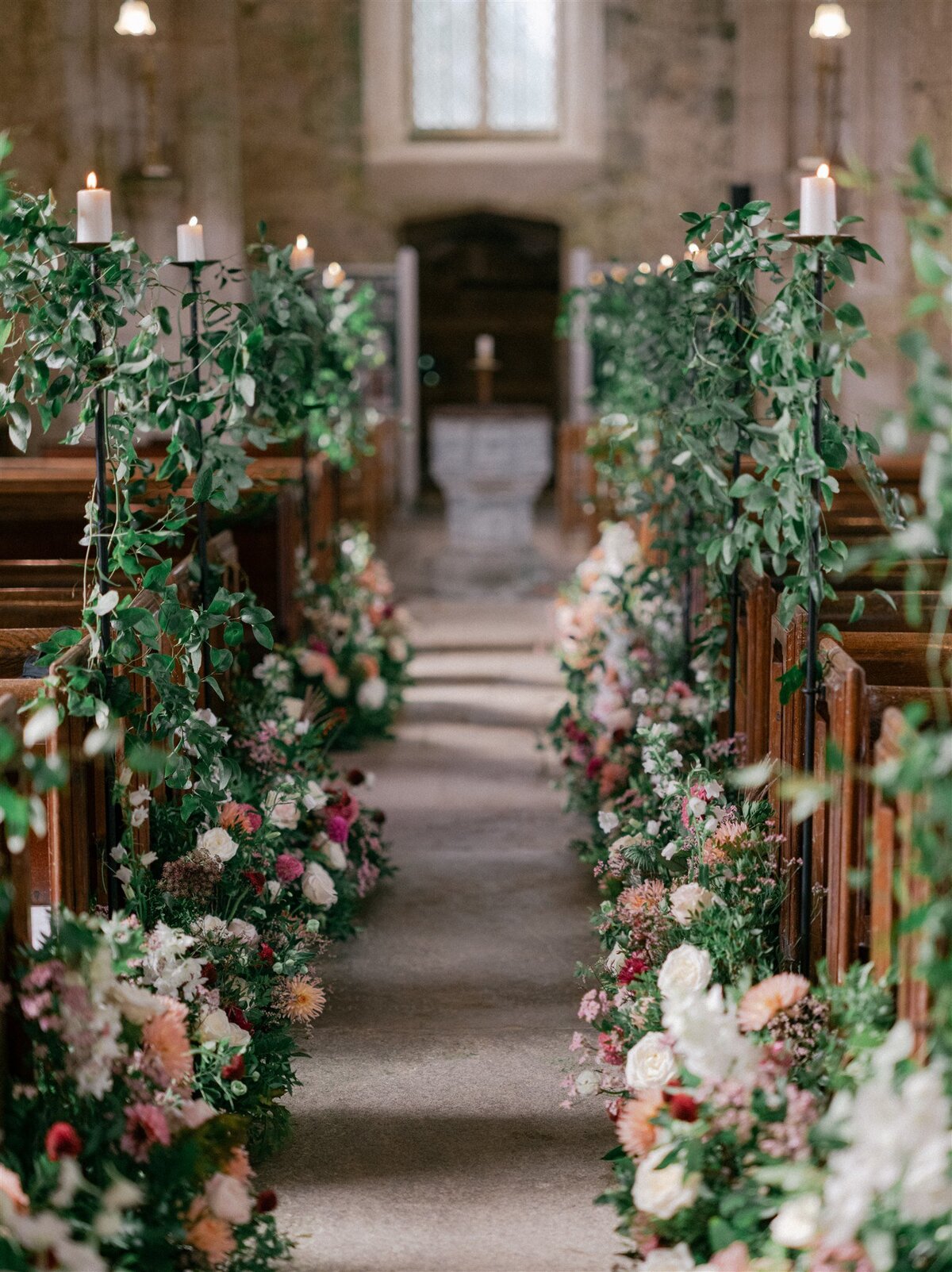 MadelineGeorge_Ceremony_0306_Wizz & Wild Wedding Florals