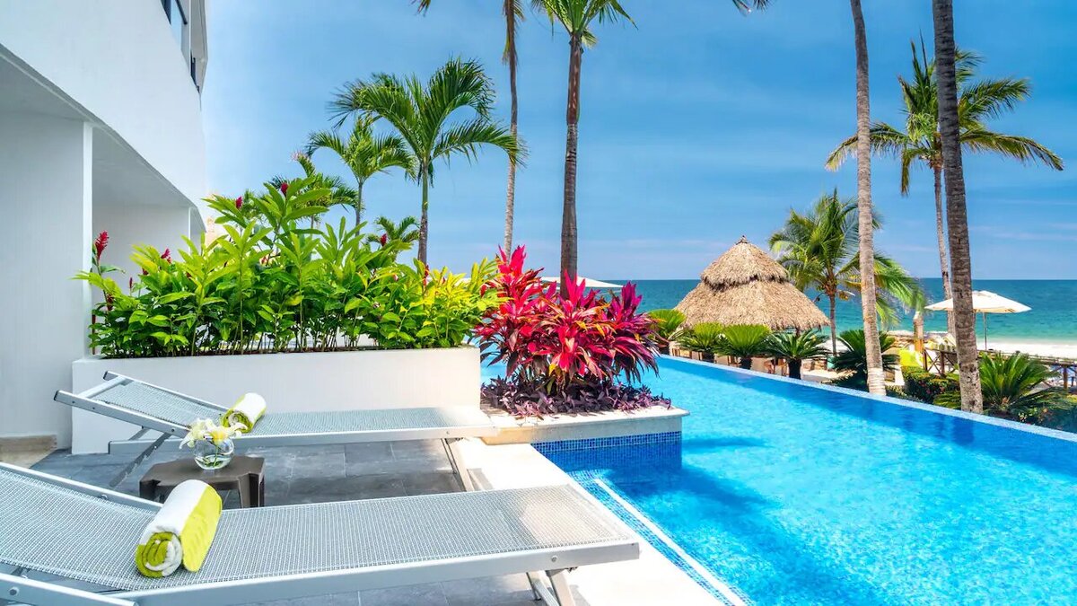 Hyatt-Ziva-Puerto-Vallarta-P281-Club-Ocean-View-Swim-Up-Suite-Terrace.16x9