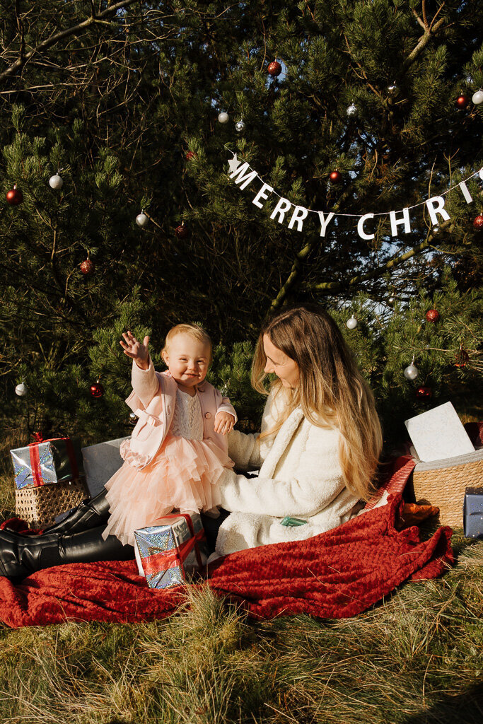 Christmas Mini photoshoot - Goyt Valley, High Peak - Nostalgia photography (25)