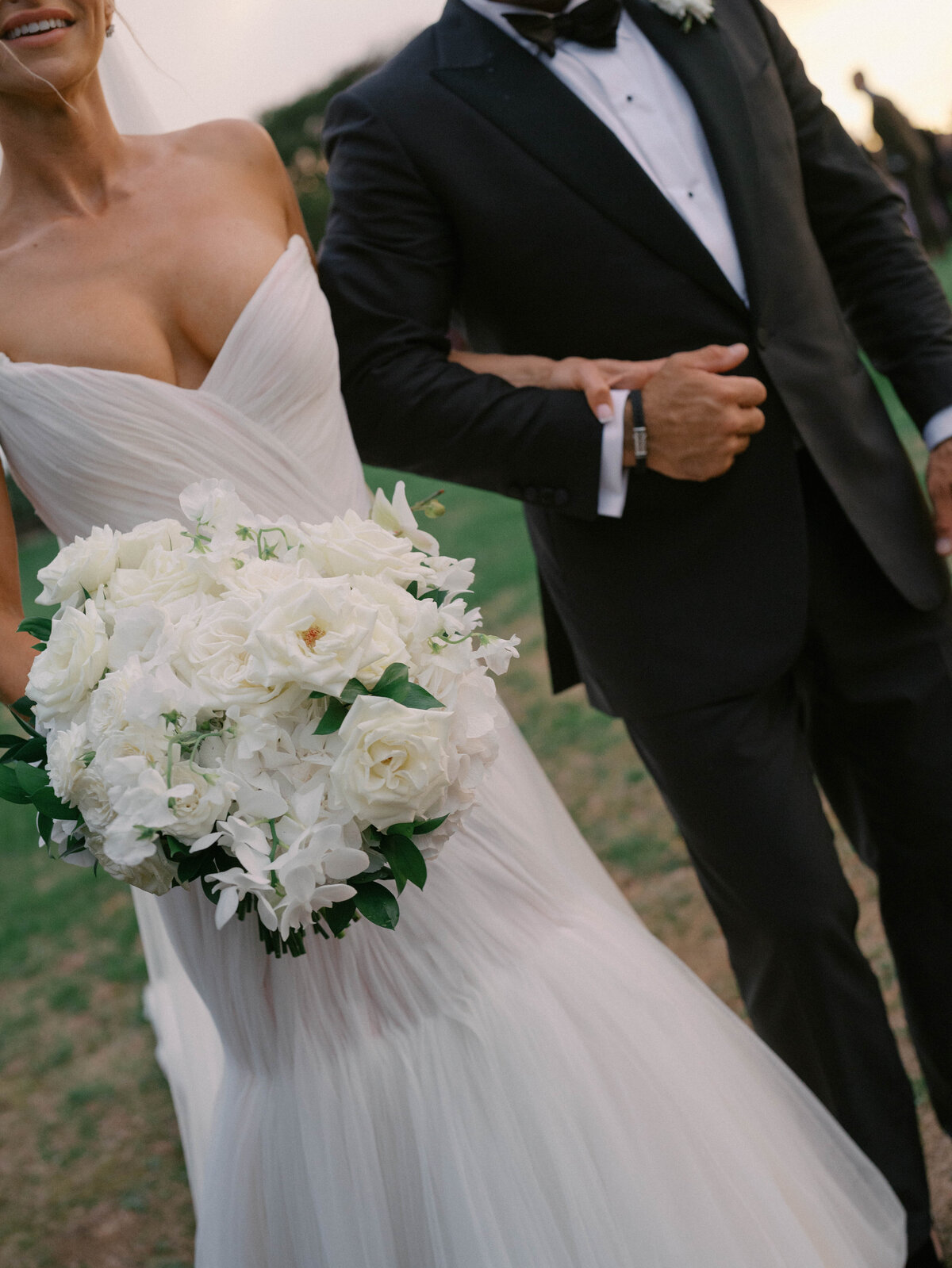 all-white-wedding-castle-hill-inn