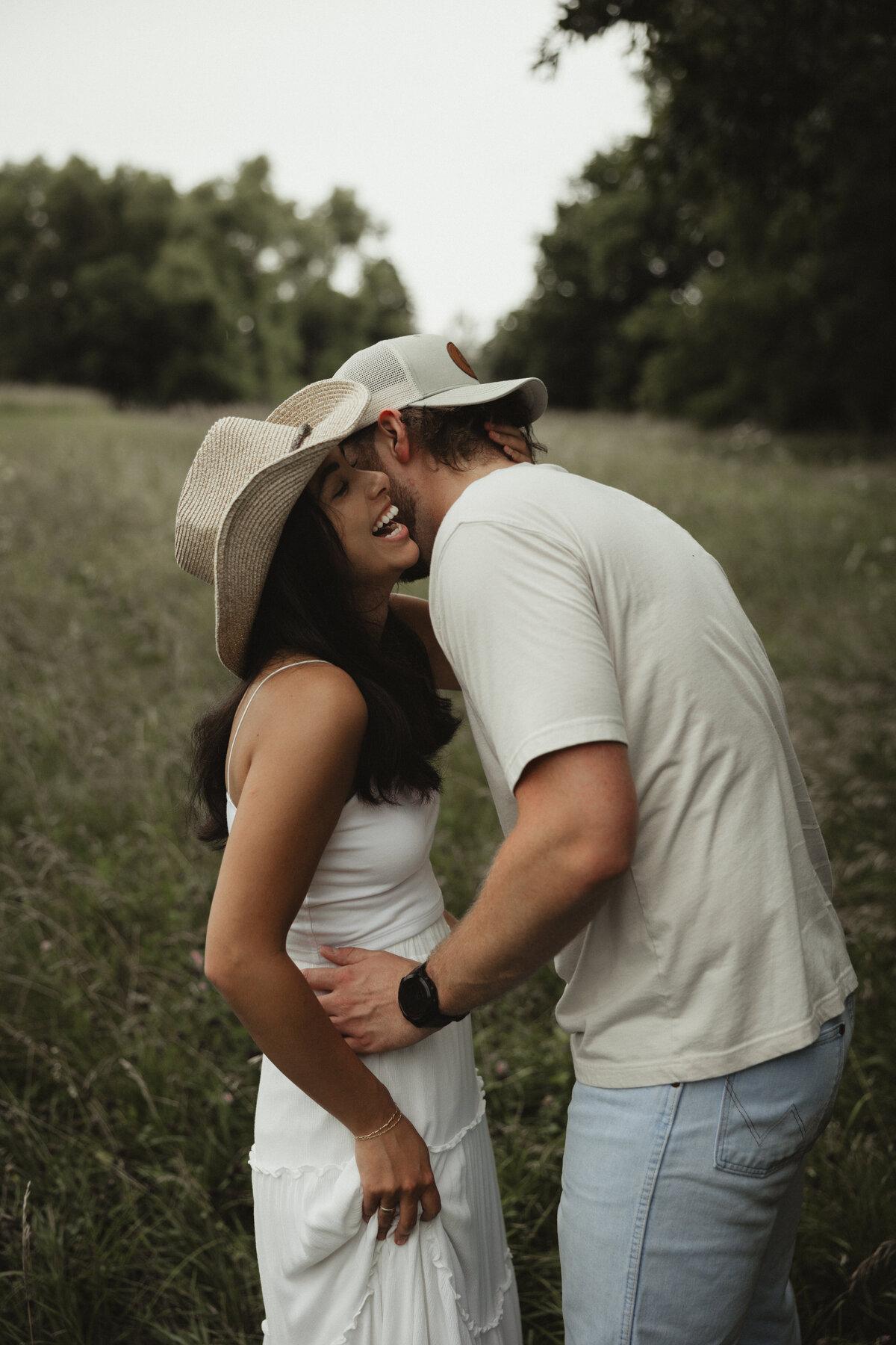 Wildflowercouplessessionwithtruck_emilyarwinephoto-12