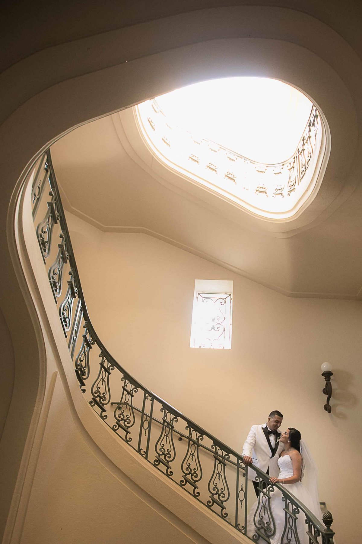 wedding photos in Pasadena City Hall