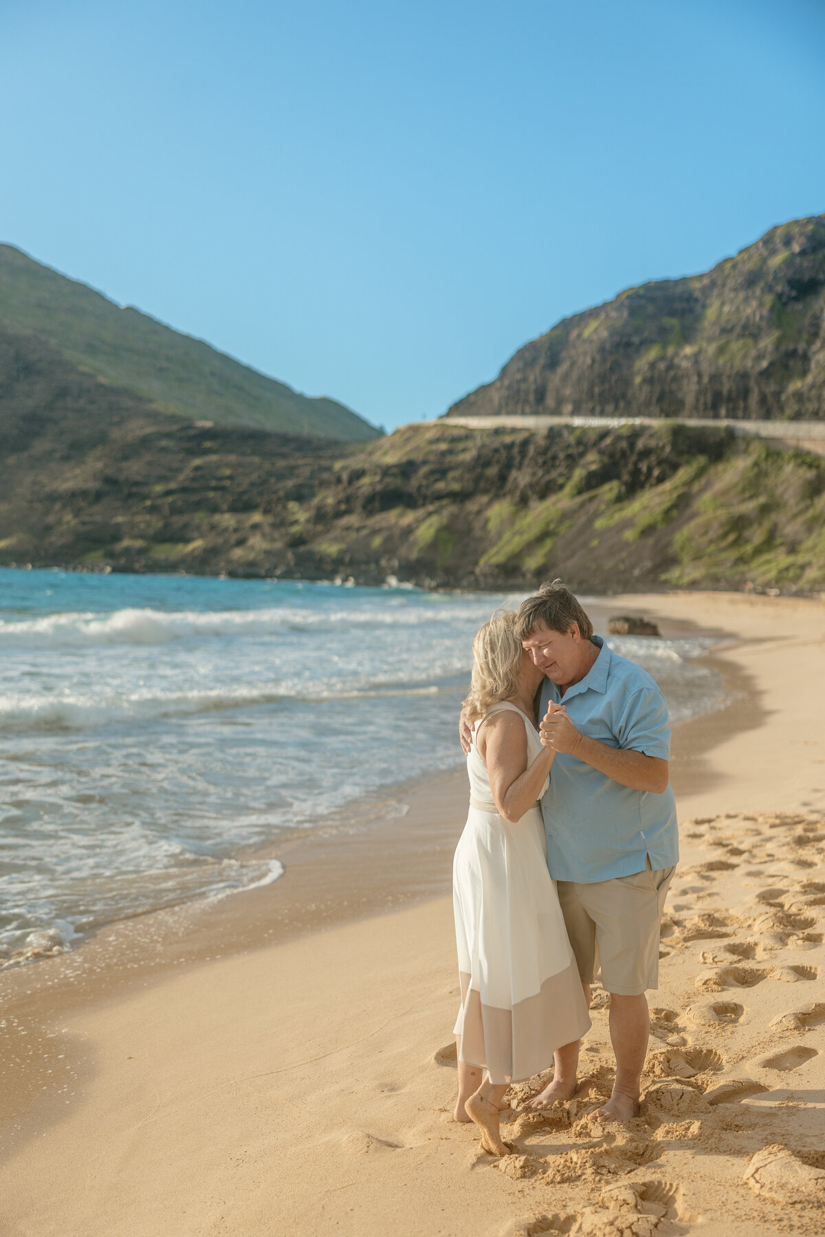 Anniversary Photos in Honolulu Oahu Hawaii