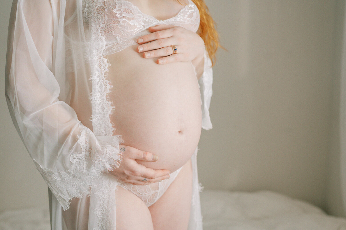 intimate-maternity-boudoir-session-3