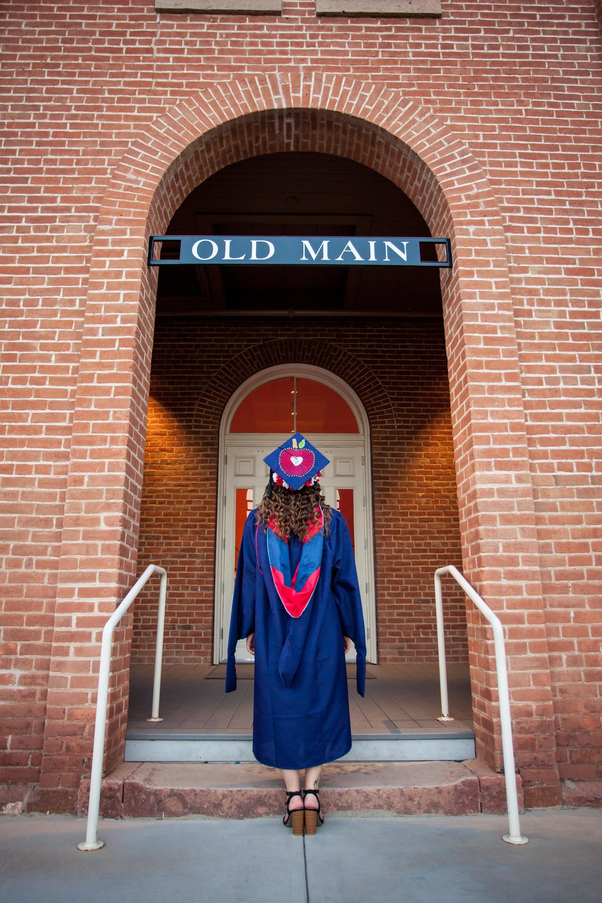 DanielleSaltrick_MASTERS-GradPhotos-58