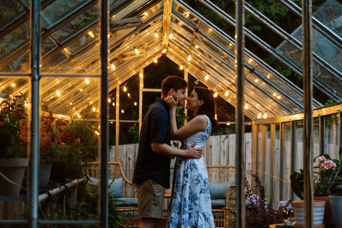 GreenhouseGardenEngagement_InHomeSession_TaylorNicollePhoto-31