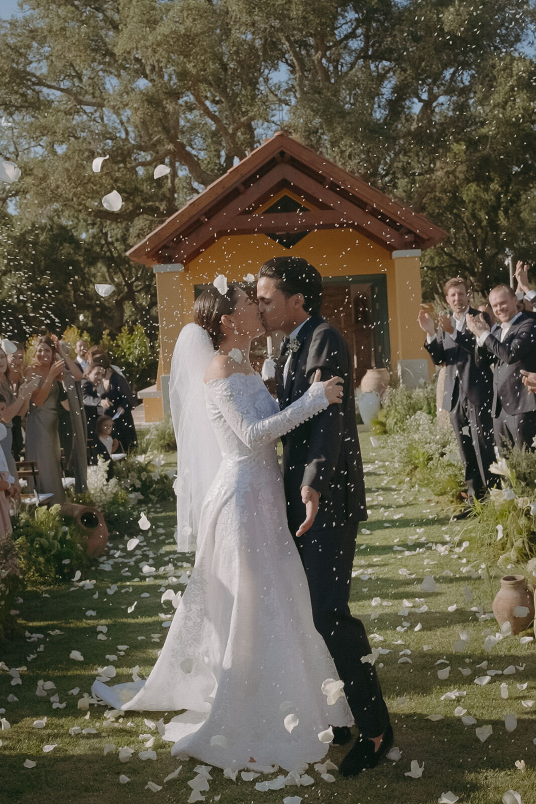 Flora_And_Grace_Portugal_Editorial_Film_Wedding_Photographer (1 von 1)-17