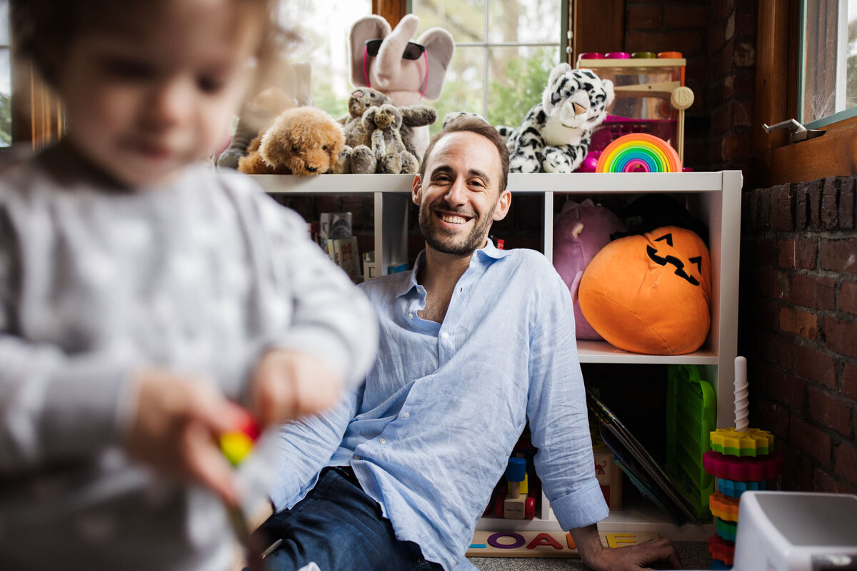 candid-natural-boston-newborn-family-photographer-zev-fisher-003
