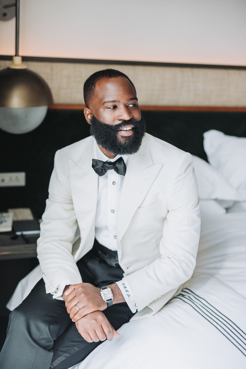 Historic-dekalb-courthouse-wedding-groom-ready_30