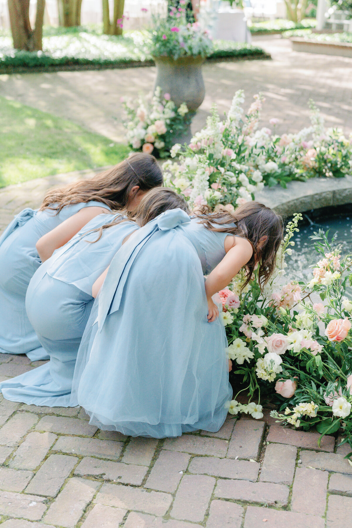 flower_girls_junior_bridesmaids_smelling_flowers_thomas_bennett_house_charleston_wedding_blue_pastel_dresses_Wedding_kailee_dimeglio_photography-779