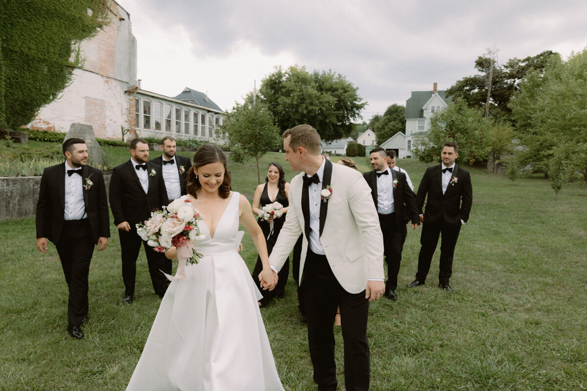 outdoor-film-wedding-party-portraits