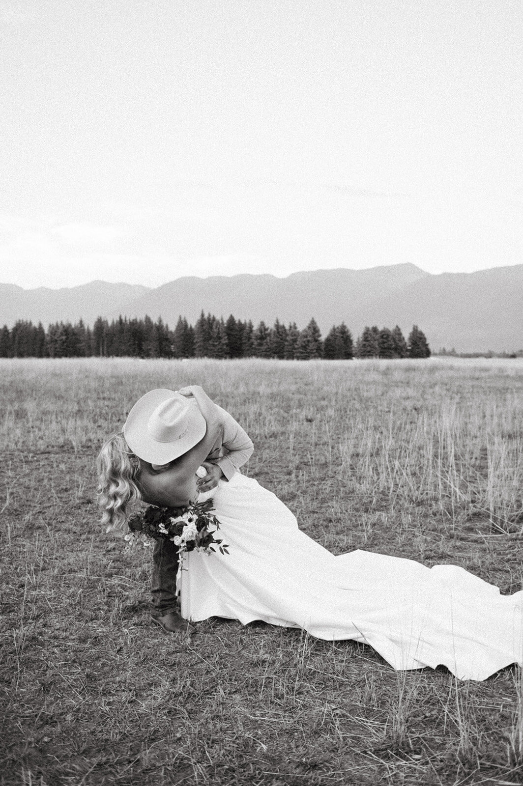 presley-gray-luxury-western-montana-wedding-8684