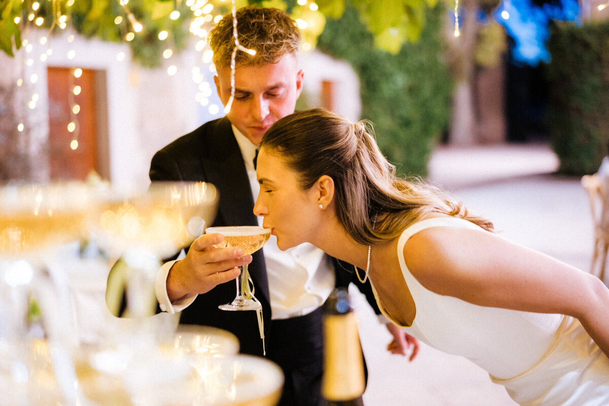 wedding-cake-cutting-and-champagne-french-chateau23