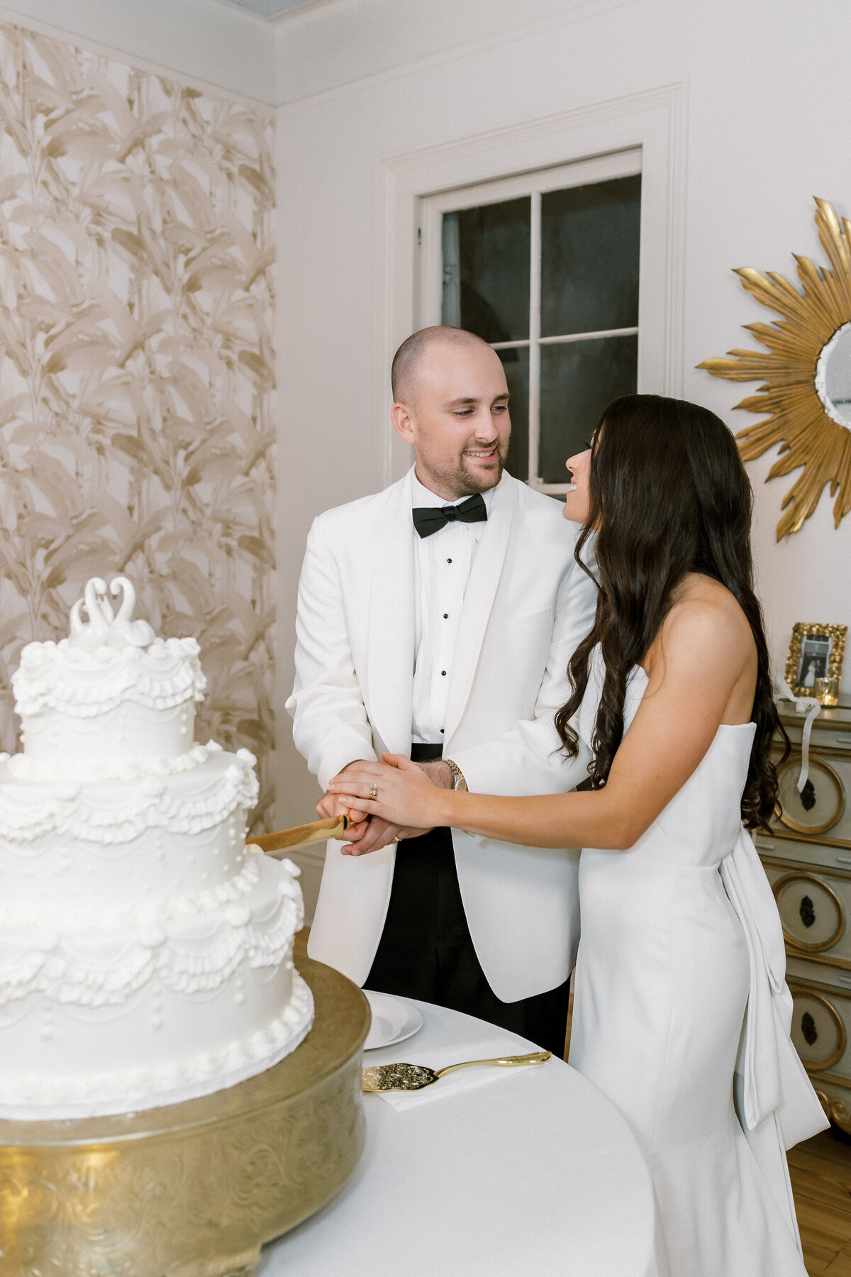 Elegant Cake New Orleans Wedding Photographer