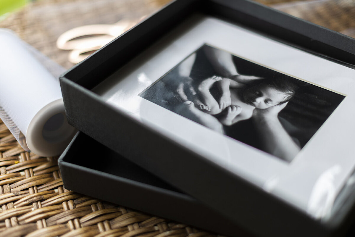 Family photographer in Cranbarry, pa offers gift prints with mats for a finished products.