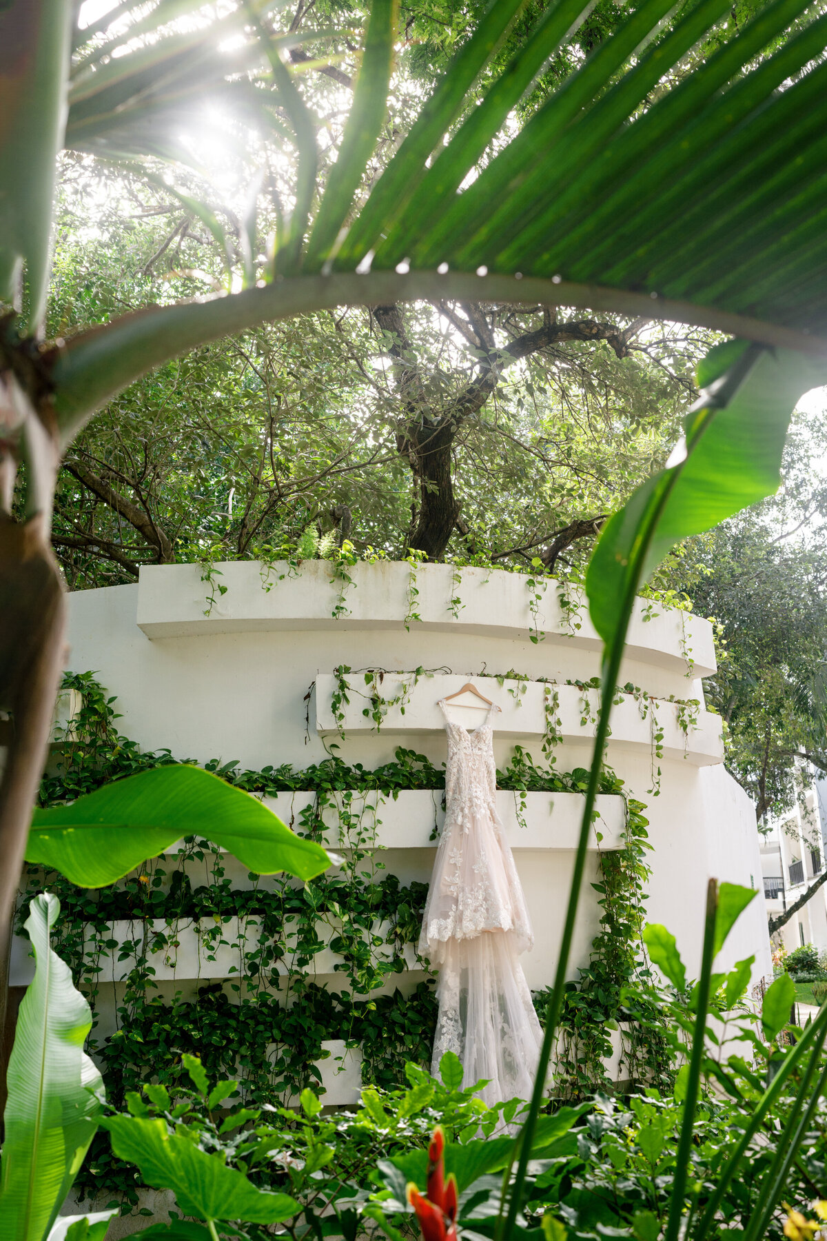Berlez-Aspen-Avenue-Chicago-Wedding-Photographer-Grace-and-Ivory-Wedicity-Mexico-Editorial-Luxury-Tropical-Aveil-Brides-Designer-13