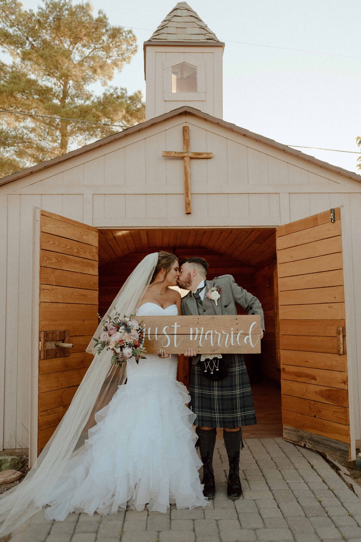 Cactus Joe's Desert Garden And Chapel Elopement Las Vegas