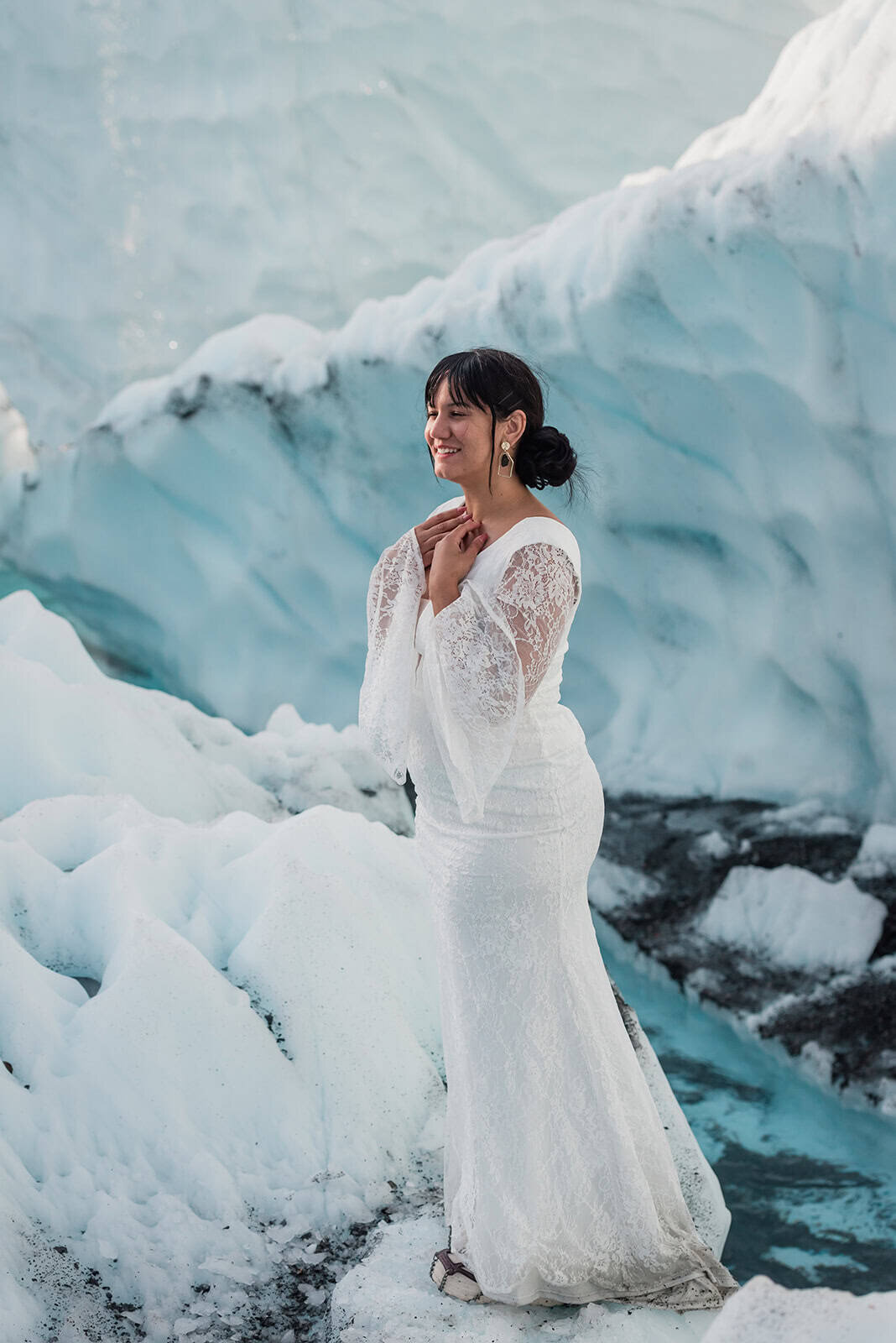photographer-for-glacier-elopements-alaska-Soul-and-Sky-Weddings