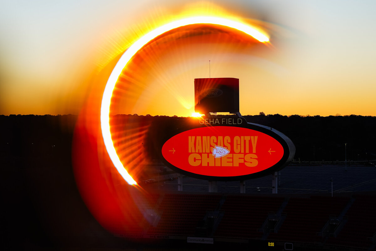 kansas-city-sports-photography-chiefs-0040-stadium-scoreboard-light-trail
