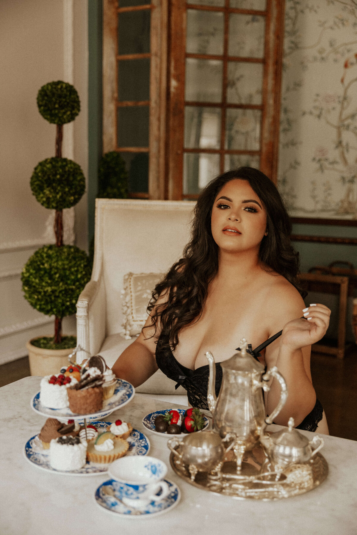 paris-inspired-boudoir-lingerie-photoshoot