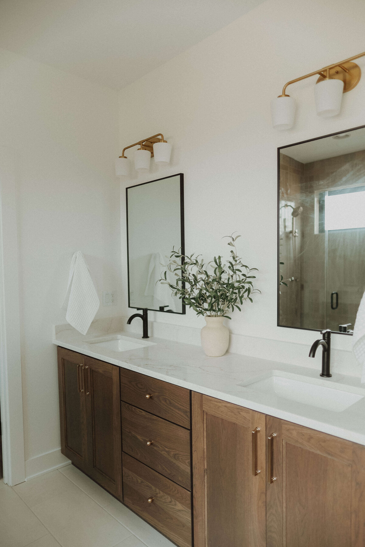 5320-Bathroom-Urbandale-Central-Iowa-Custom-Home-JRL-Builders-3F1A8276