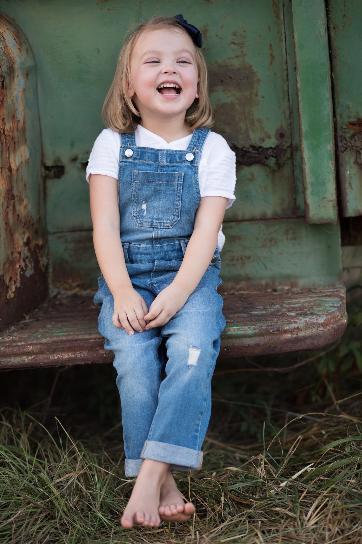lithonia-photographer-focused-life-photography-children-vauthers-barn-truck