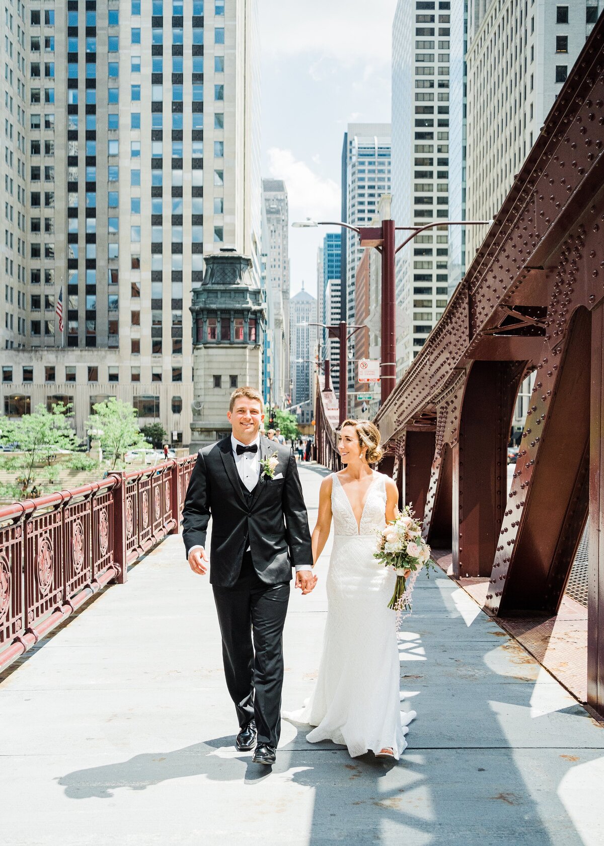 rempel-photography-chicago-wedding-photography-bright-colorful-timeless-fun-river-roast-wedding-photos-boat-cocktail-hour-on-the-chicago-river_0174