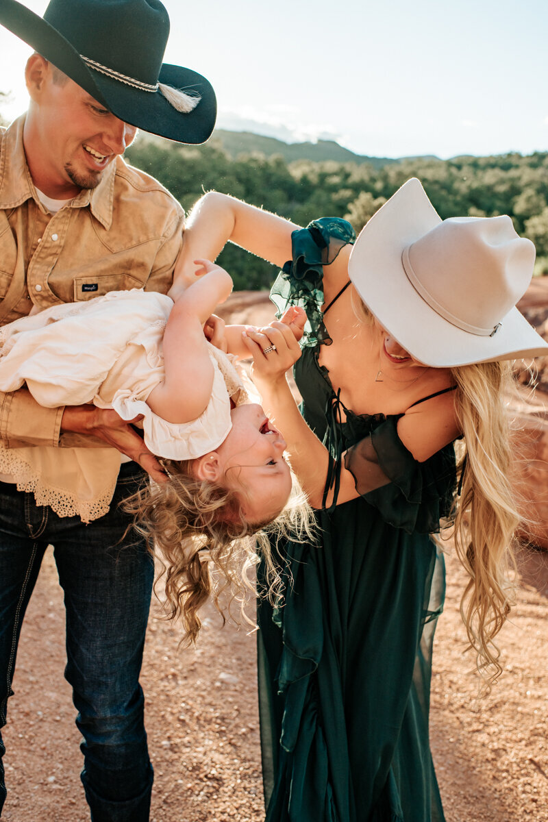 Garden-of-the-gods-family-photographer-42