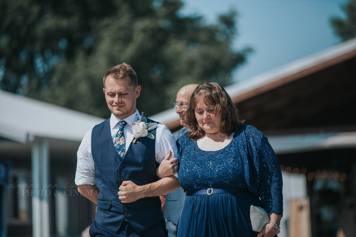 ceremony _ alaynna ann schwartz _ harpors vinyard _ iowa photographer _ playlife photography_0062