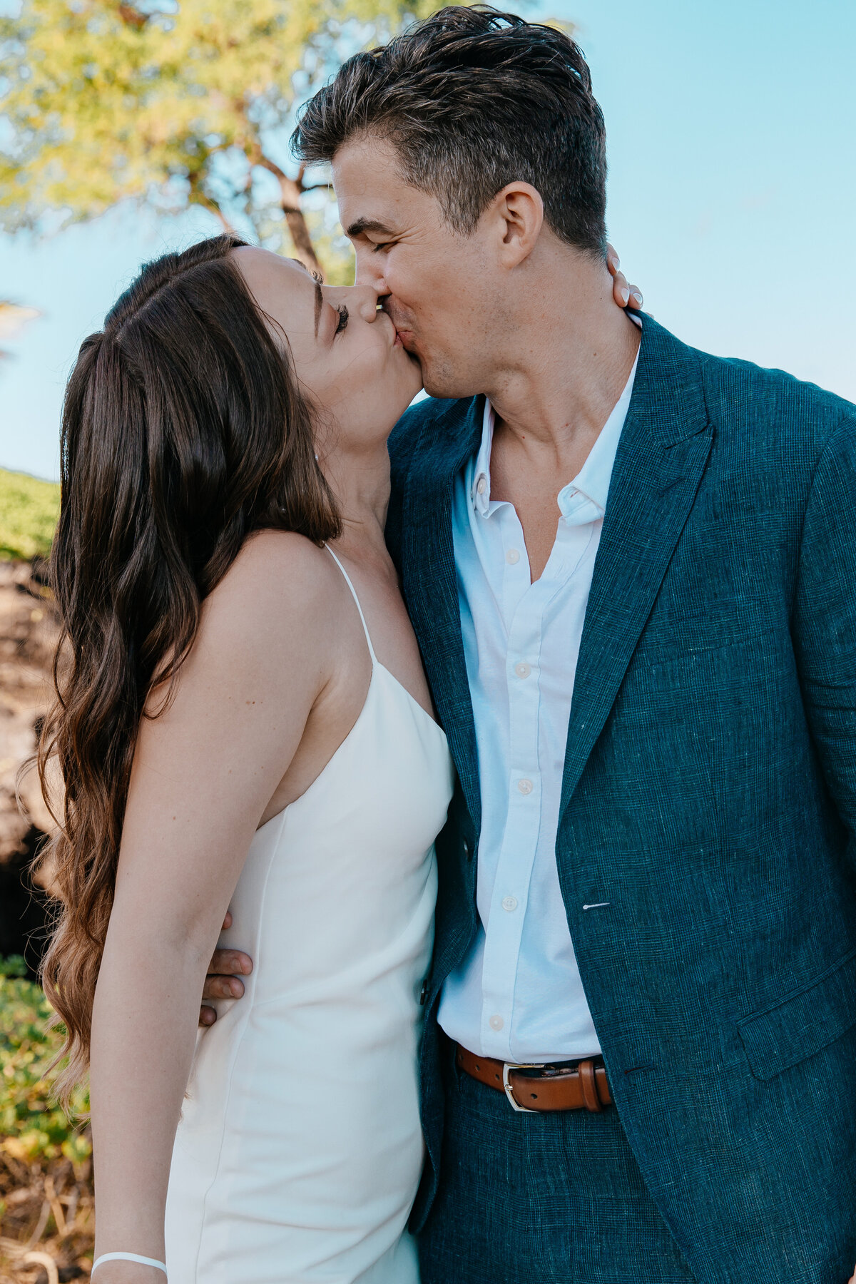 first kiss elopement in maui 