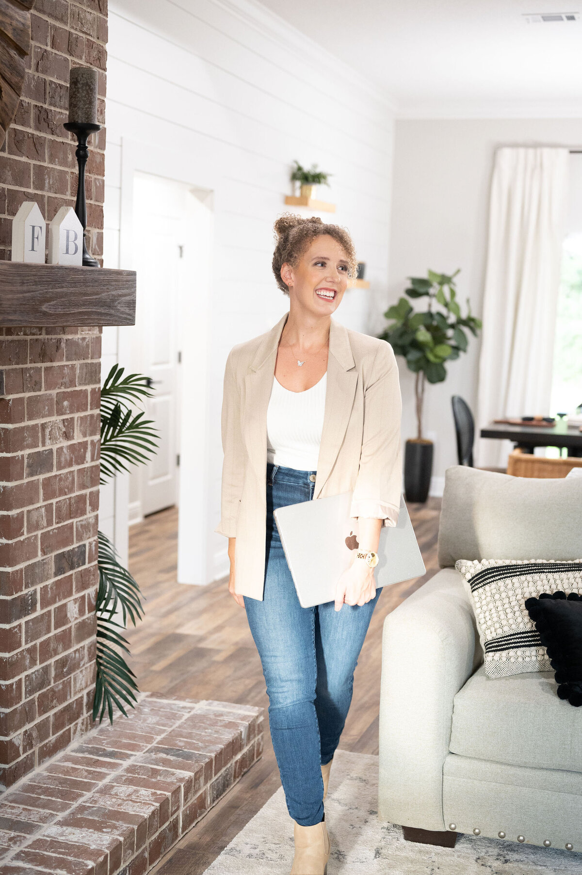 About Pensacola Realtor Victoria Aaron