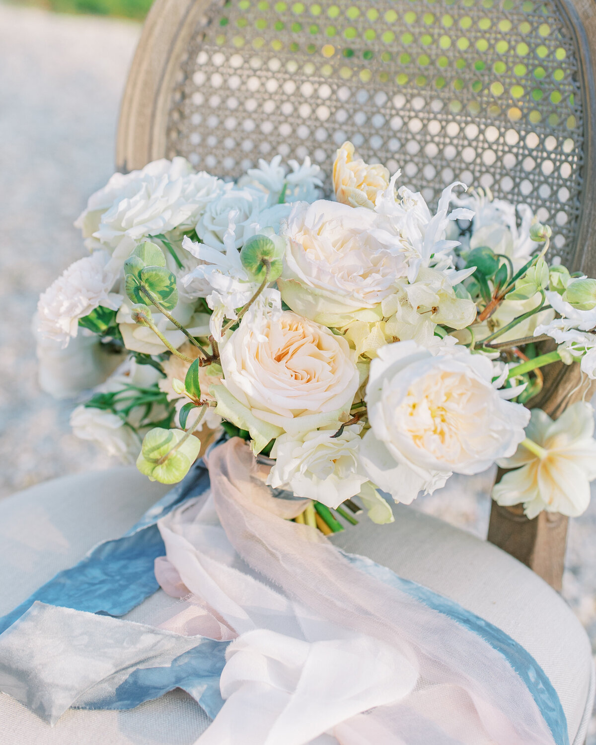 Romantic_Chateau_Wedding_Bouquet_by_Destination_Wedding_Photographer