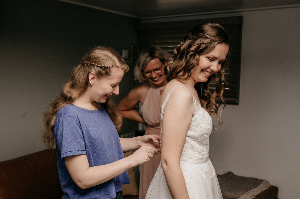 Pure Liefde Fotografie -  Joël en Luisa - Getting ready Luisa-40