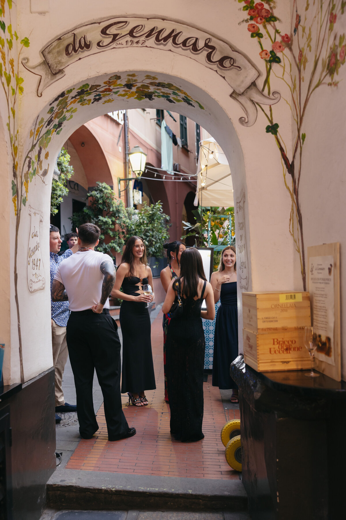 Cacie_Carroll@CacieCarrollPhotography_KriziaandNick_LocalPizzariaWelcomeDinner_SantaMargheritaItaly-120