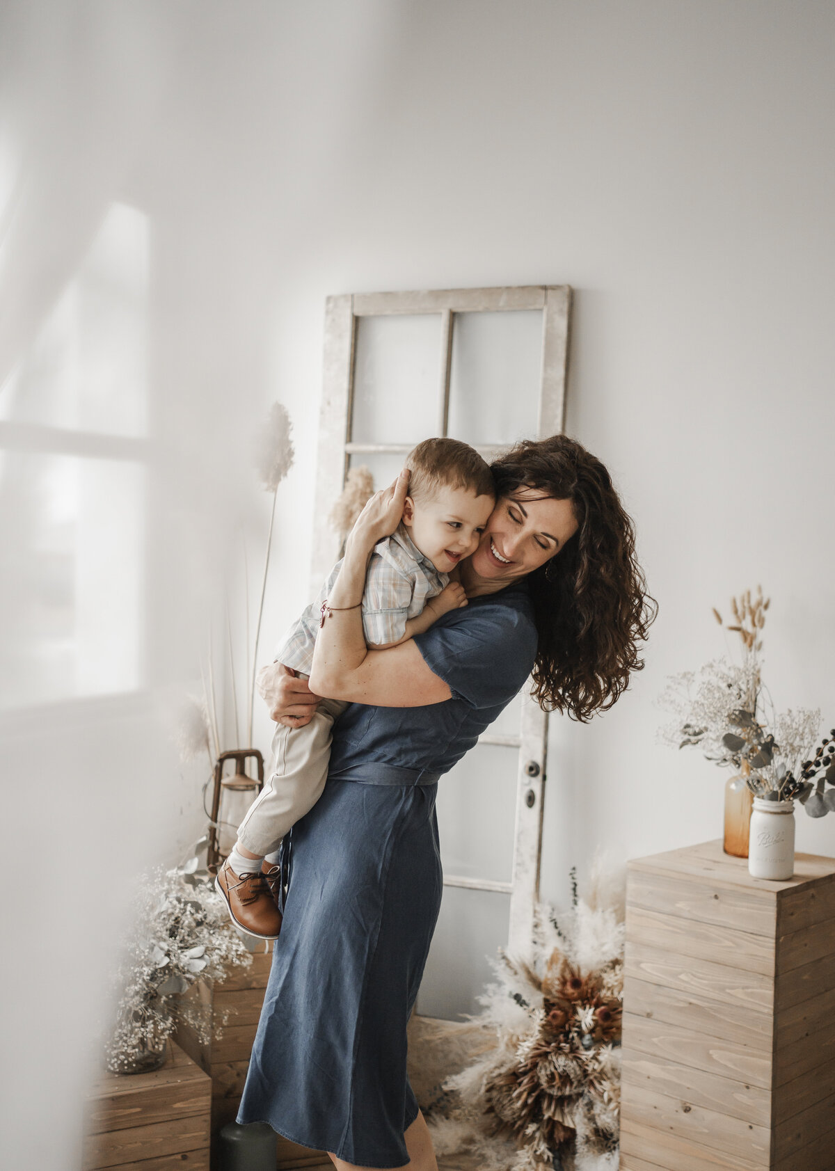 Buffalo NY WNY and Rochester NY family photographer. Lewiston ny williamsville ny amherst ny clarence ny newfane ny lockport ny medina ny family photographer mommy and me photography