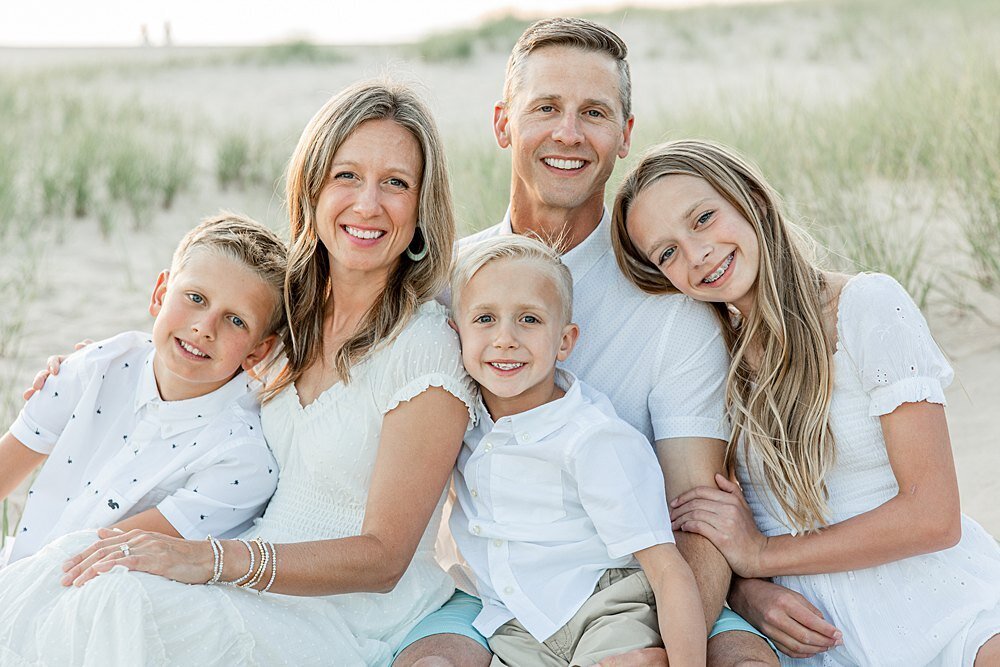 extended-family-session-muskegon-lake-michigan-beach-8.jpg30