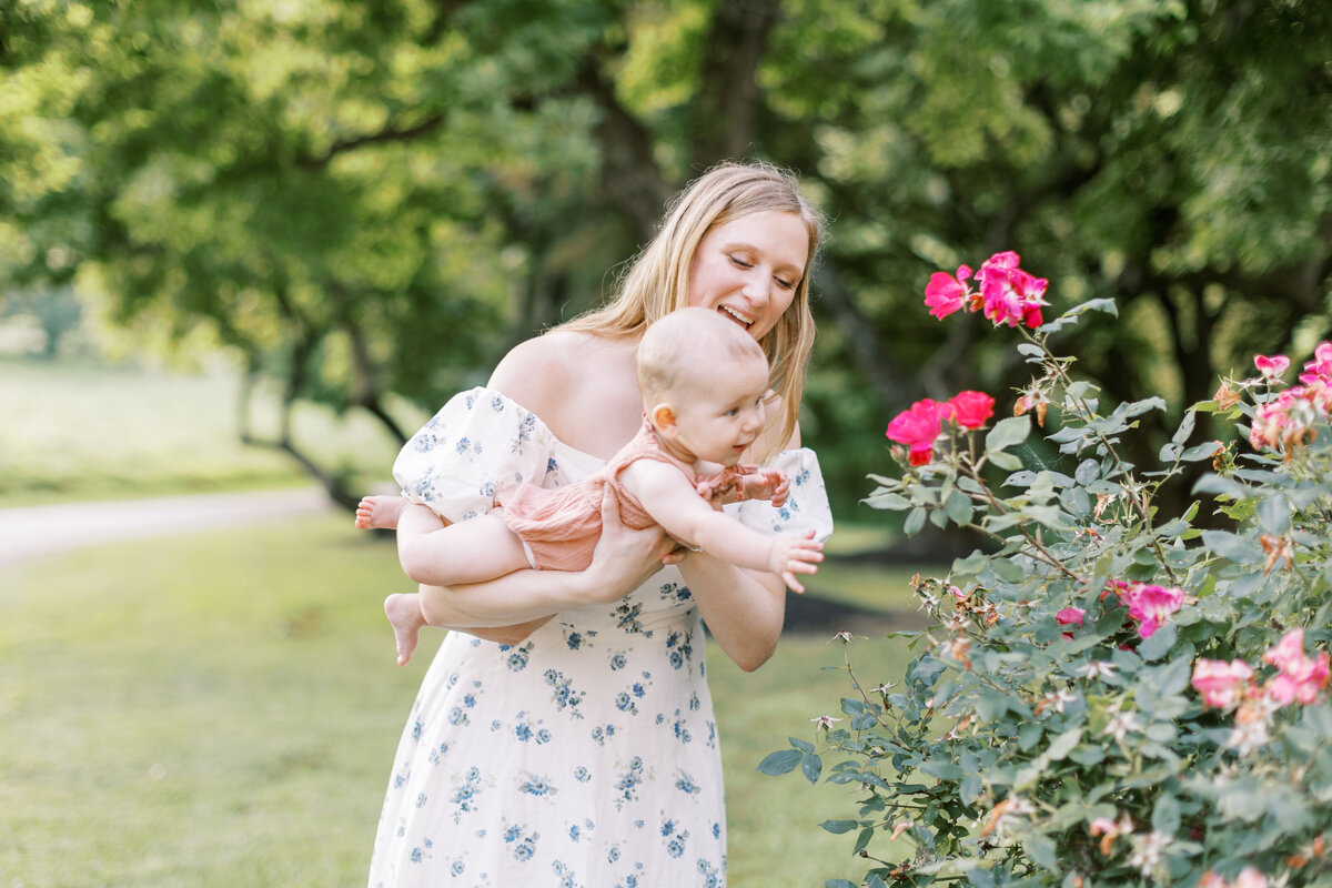 Family portrait session in a Philadelphia park - 22