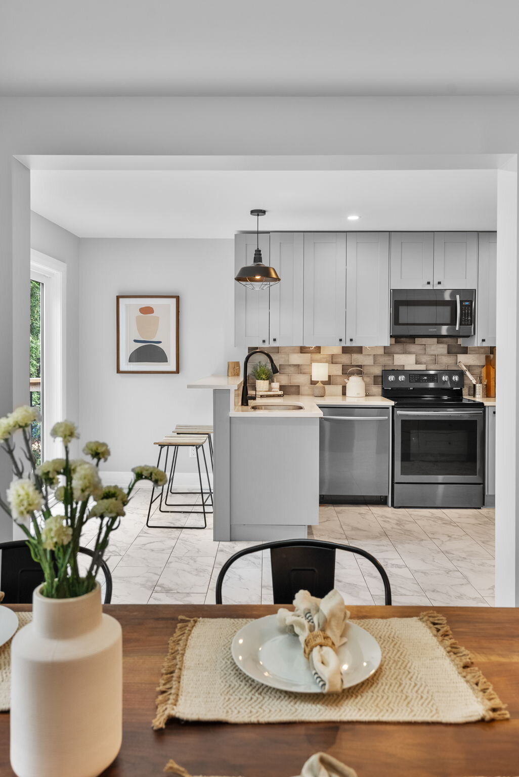 Ottawa home staging services, manotick realtors - Michelle & Carley