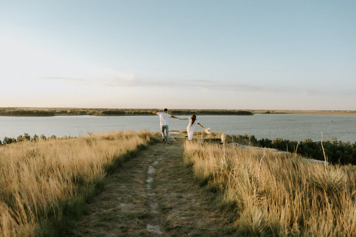 PRAIRIE DOG STATE PARK COUPLE