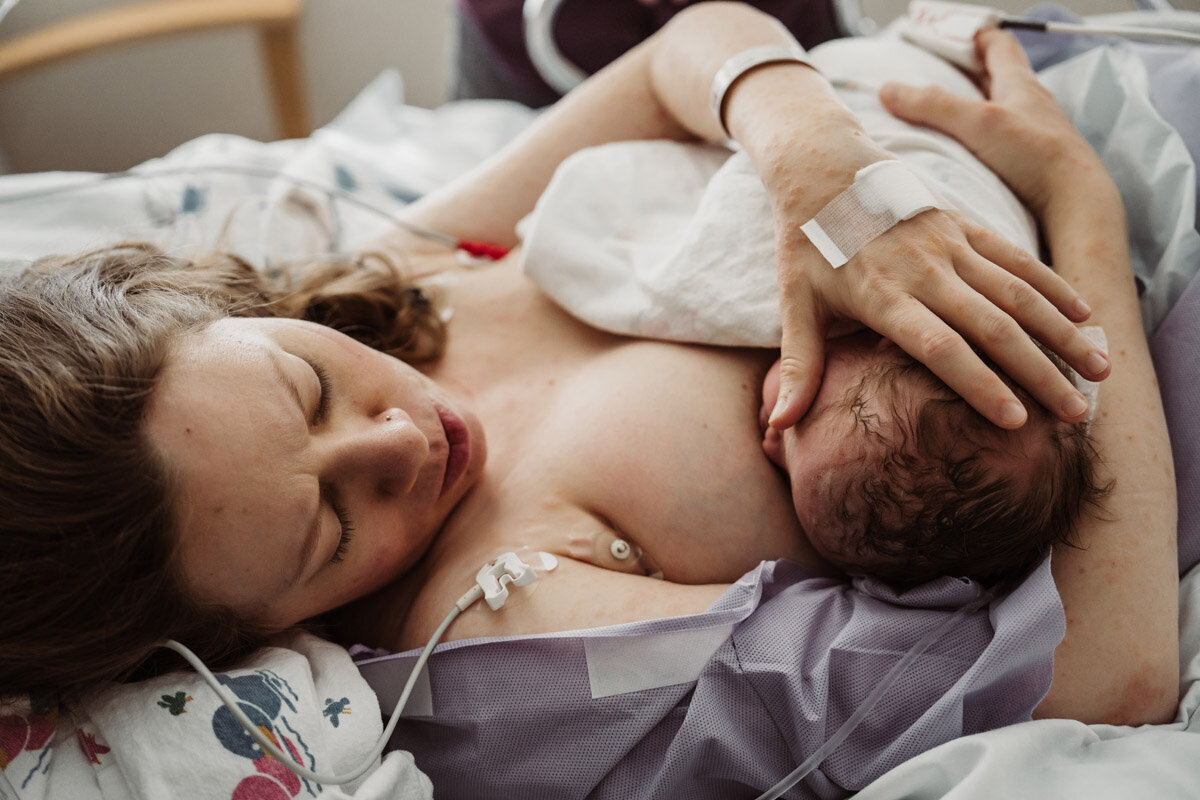 cesarean-birth-photography-natalie-broders-c-043