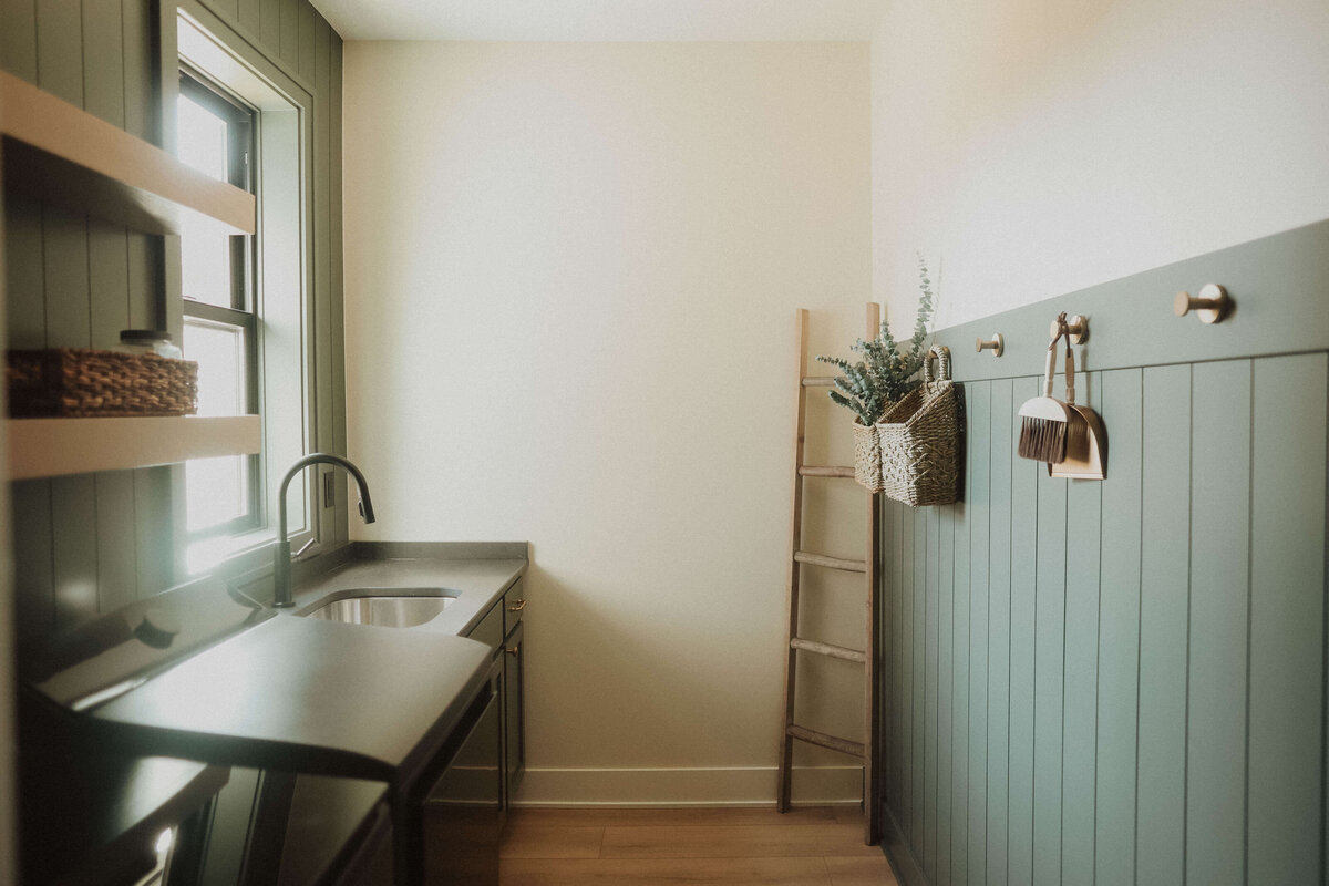 9632-Laundry-Polk-City-Central-Iowa-Custom-Home-JRL-Builders-3F1A8030